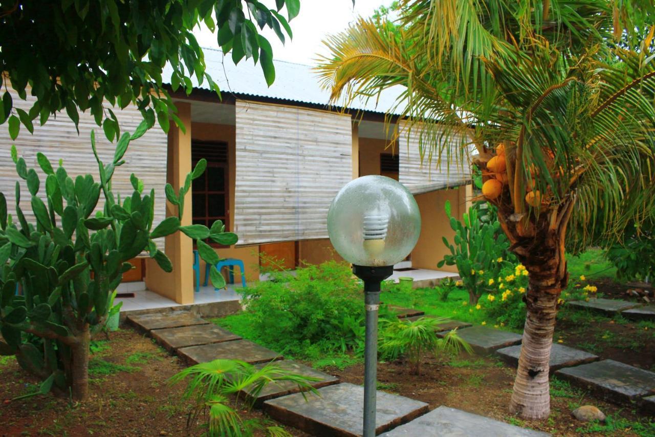 FX72 Beach Resort Maumere Exterior foto