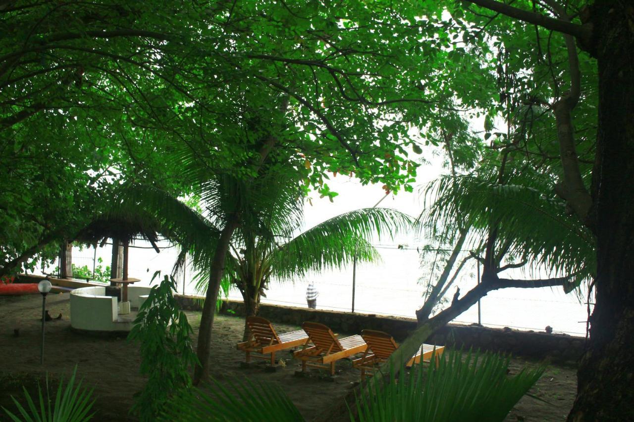 FX72 Beach Resort Maumere Exterior foto