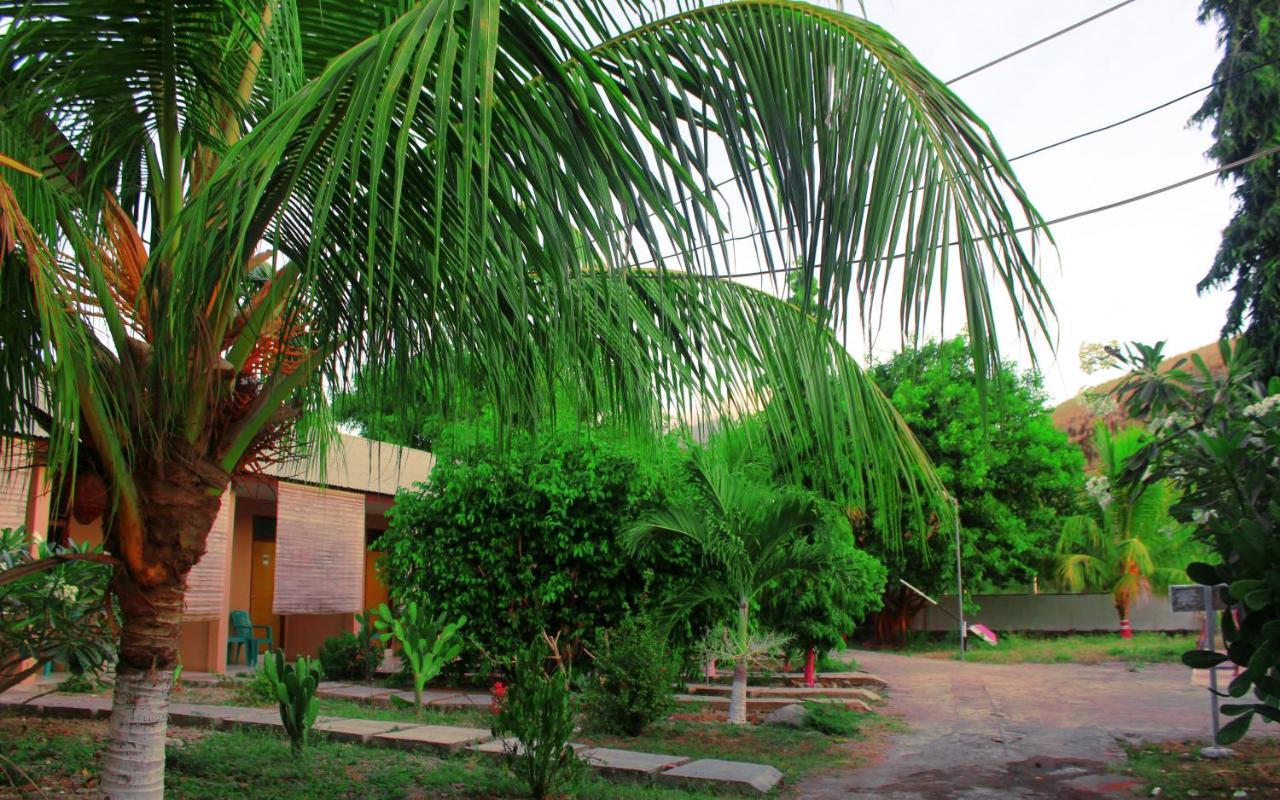 FX72 Beach Resort Maumere Exterior foto