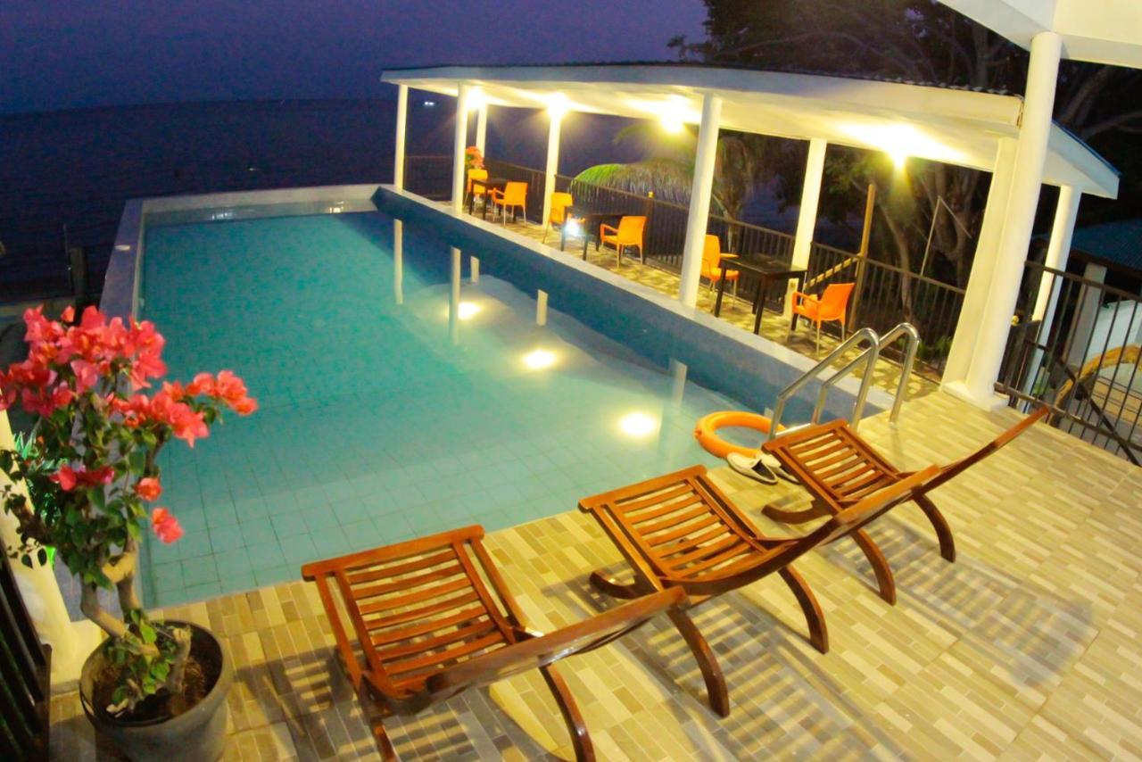 FX72 Beach Resort Maumere Exterior foto