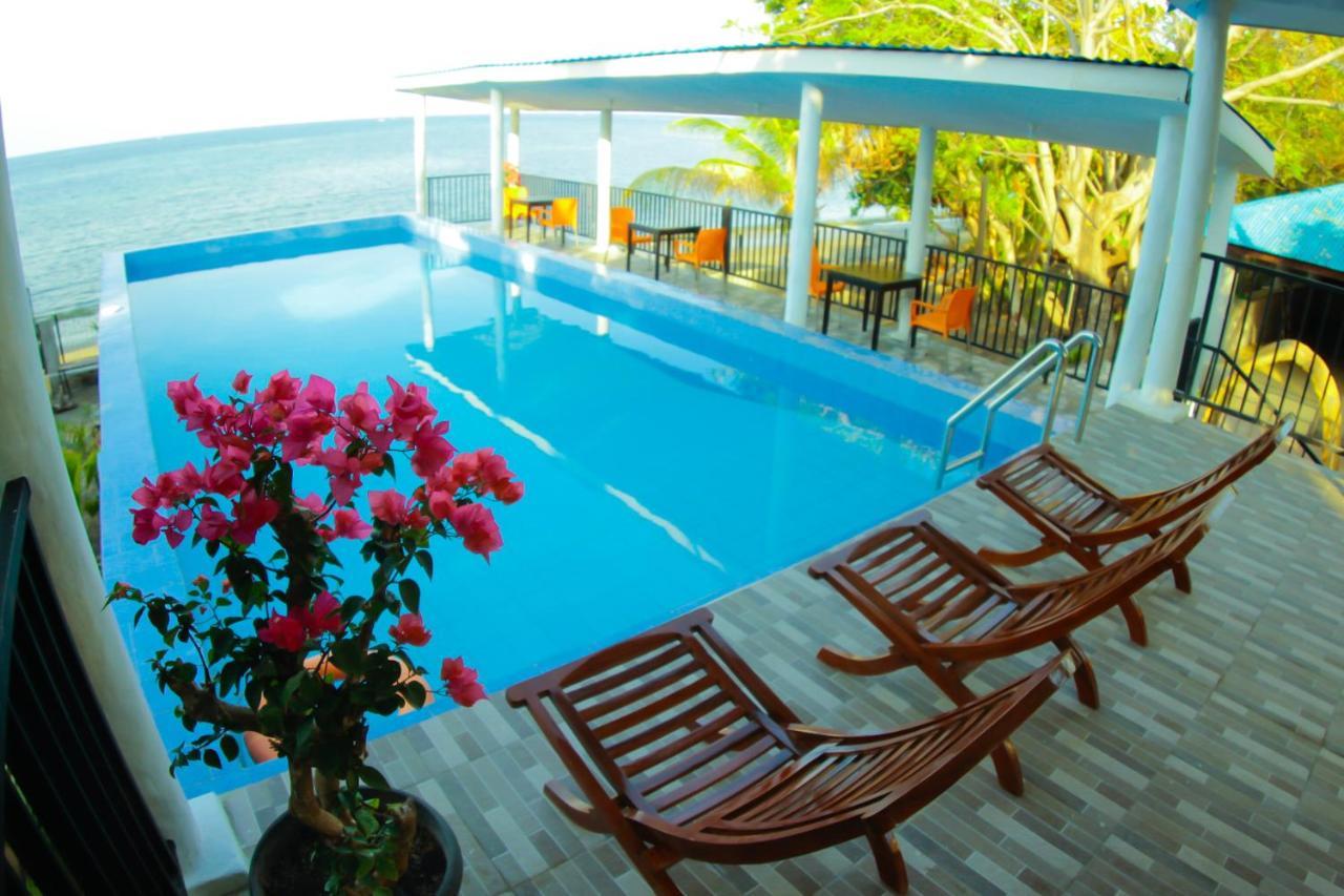 FX72 Beach Resort Maumere Exterior foto