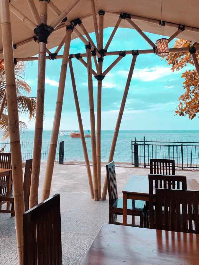FX72 Beach Resort Maumere Exterior foto
