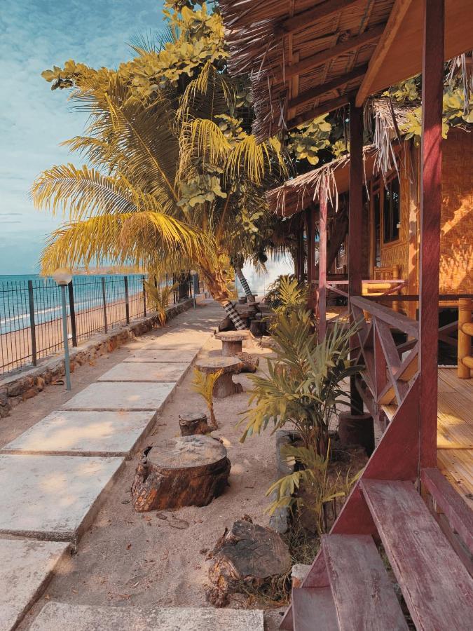 FX72 Beach Resort Maumere Exterior foto